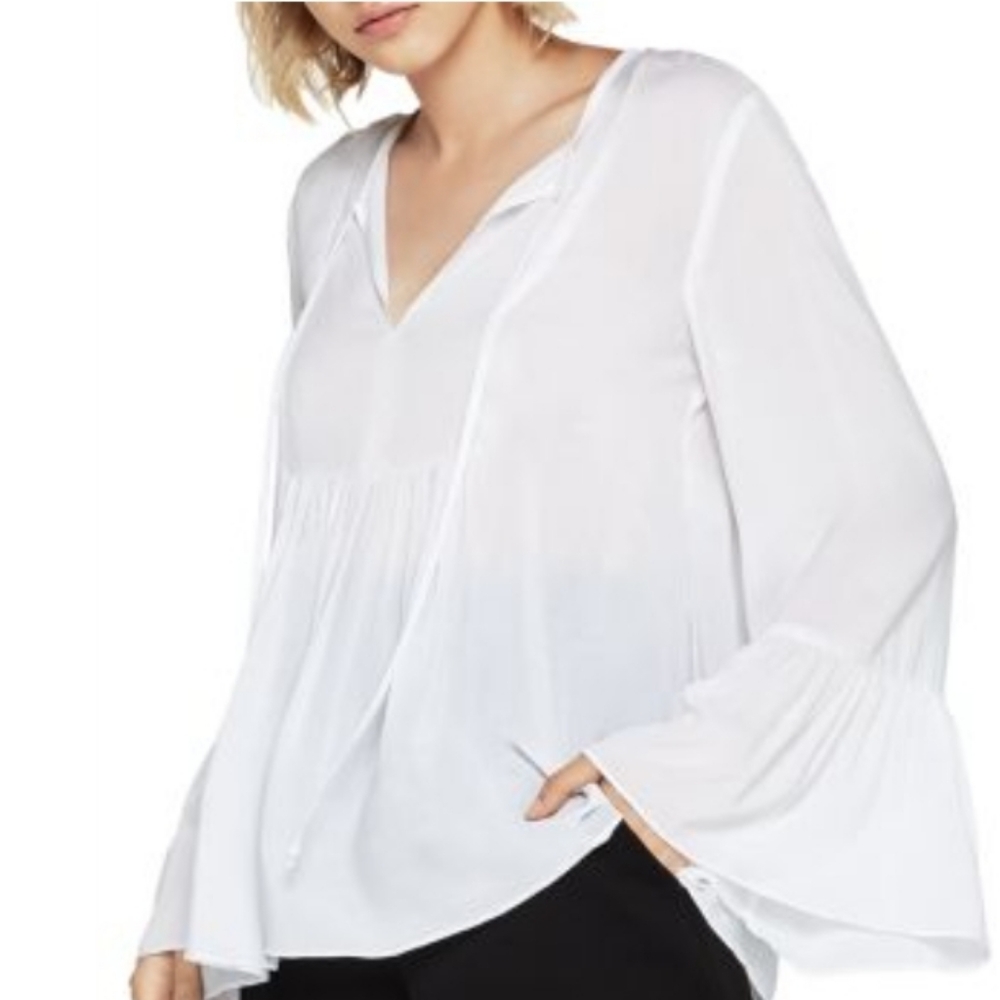 BCBG》NEW Soft Breathable Woven Bell Sleeve Tie Top